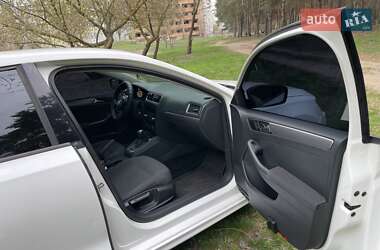 Седан Volkswagen Jetta 2011 в 
