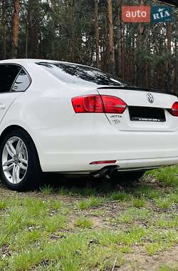 Седан Volkswagen Jetta 2011 в 