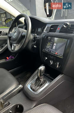 Седан Volkswagen Jetta 2011 в 