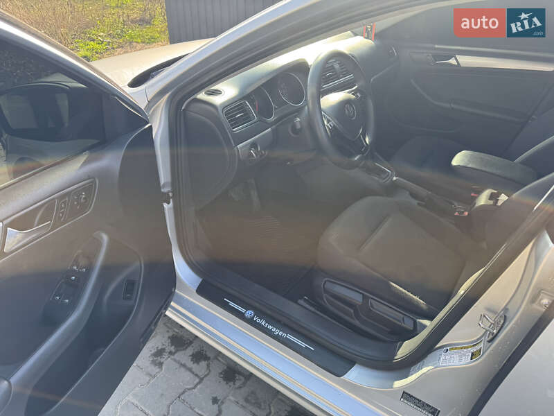 Седан Volkswagen Jetta 2015 в Полтаві