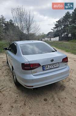 Седан Volkswagen Jetta 2017 в 
