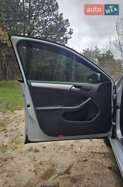 Седан Volkswagen Jetta 2017 в 