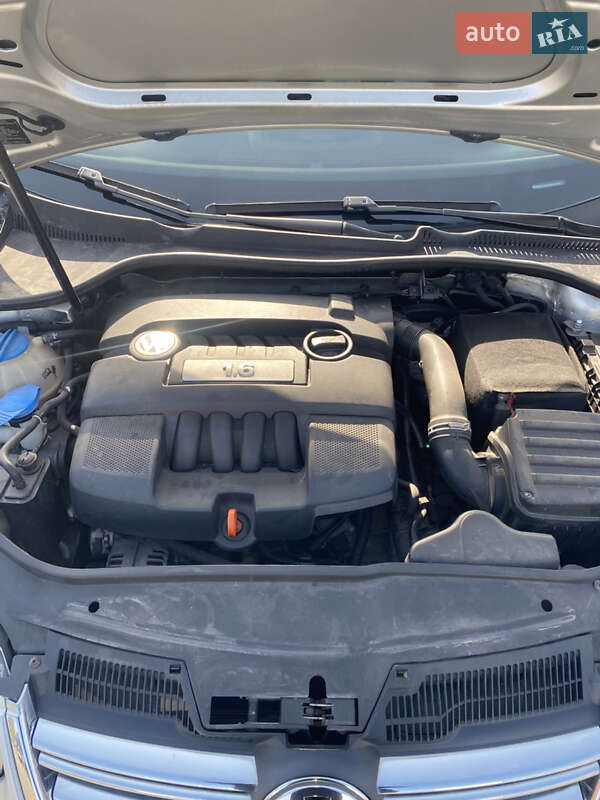 Седан Volkswagen Jetta 2008 в Києві