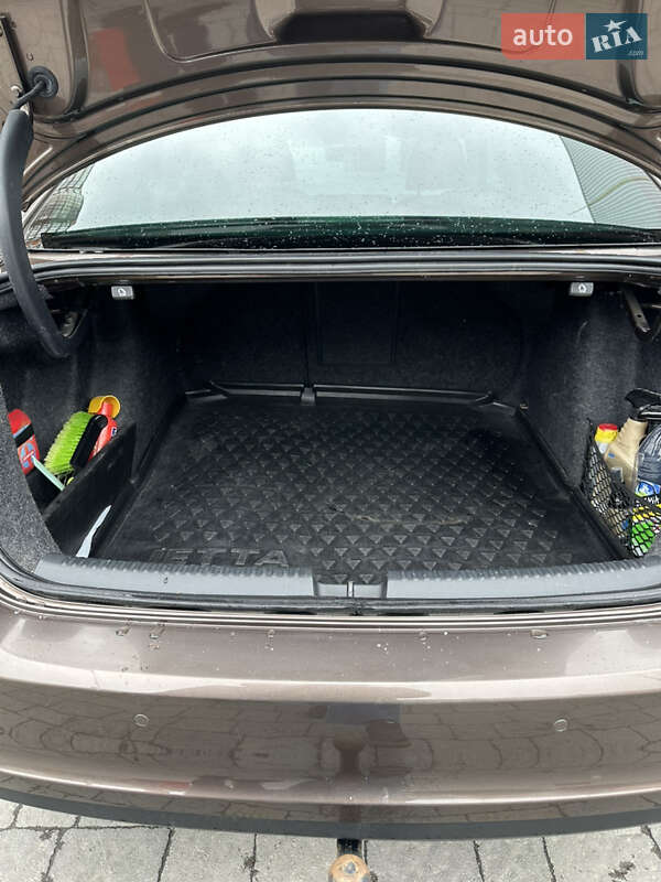 Седан Volkswagen Jetta 2011 в Львове