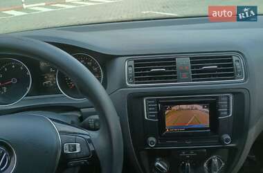 Седан Volkswagen Jetta 2017 в 