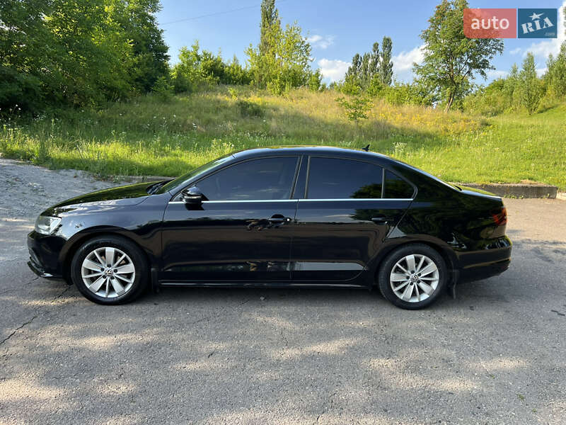 Седан Volkswagen Jetta 2016 в Ровно