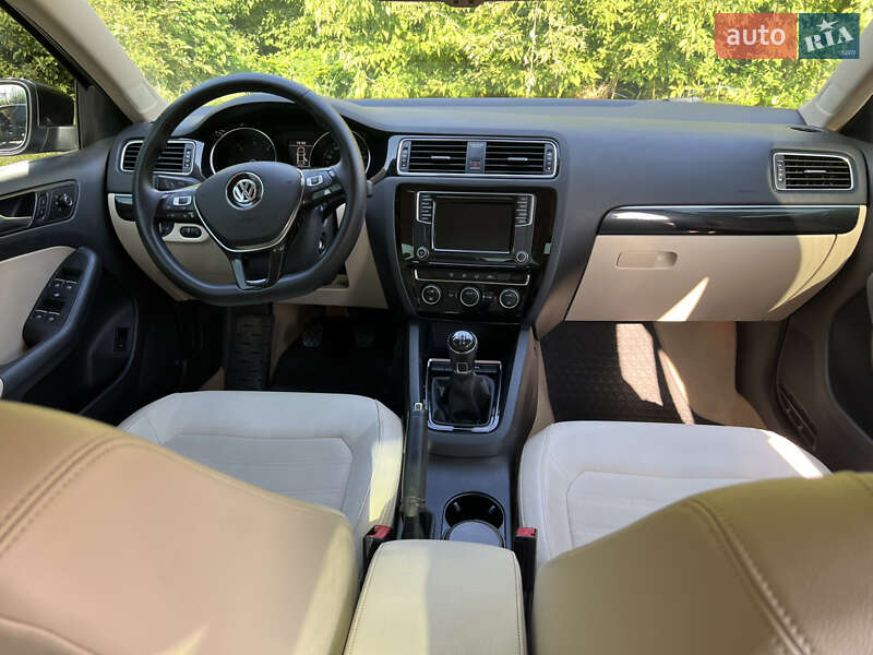 Седан Volkswagen Jetta 2016 в Ровно
