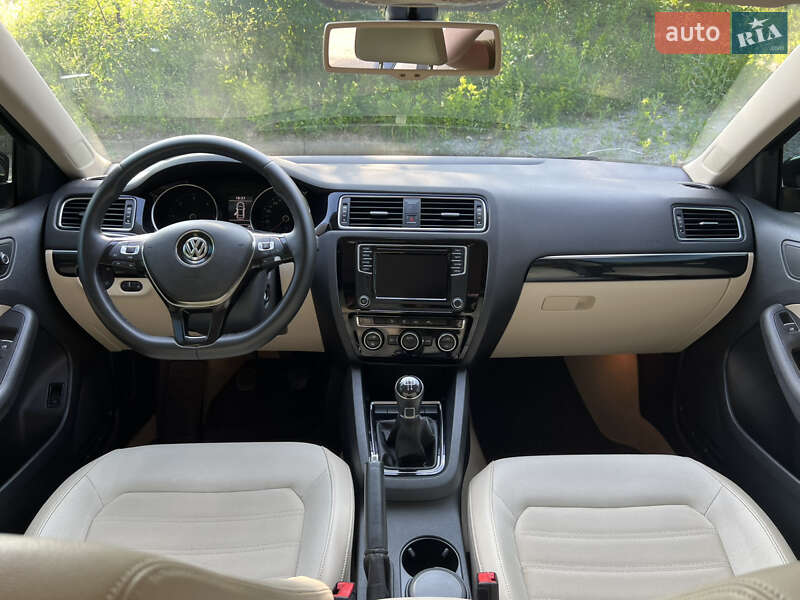 Седан Volkswagen Jetta 2016 в Ровно
