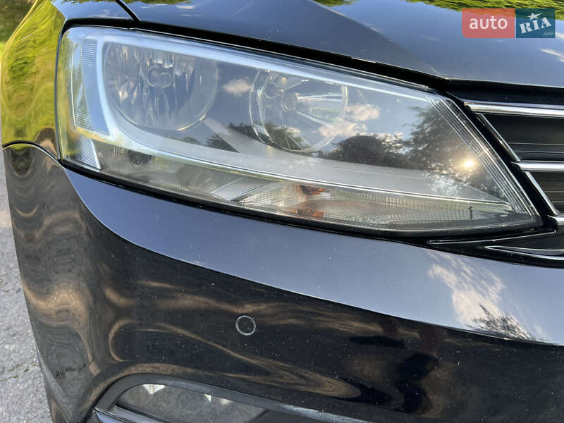 Седан Volkswagen Jetta 2016 в Ровно