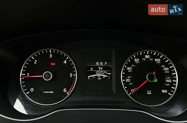 Седан Volkswagen Jetta 2012 в 