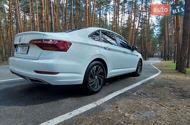 Седан Volkswagen Jetta 2018 в 
