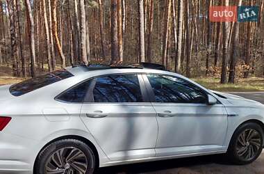 Седан Volkswagen Jetta 2018 в 