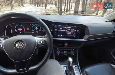 Седан Volkswagen Jetta 2018 в 