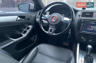 Седан Volkswagen Jetta 2012 в 