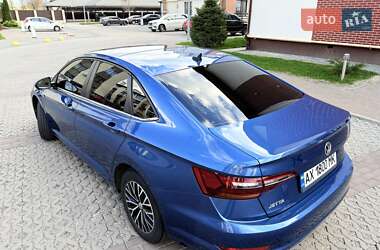 Седан Volkswagen Jetta 2018 в 