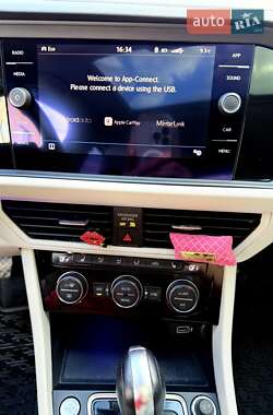 Седан Volkswagen Jetta 2018 в 