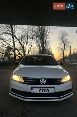 Седан Volkswagen Jetta 2016 в 