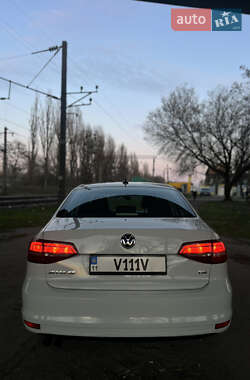 Седан Volkswagen Jetta 2016 в 