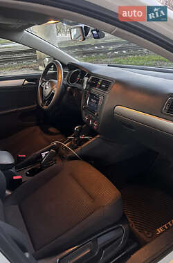 Седан Volkswagen Jetta 2016 в 