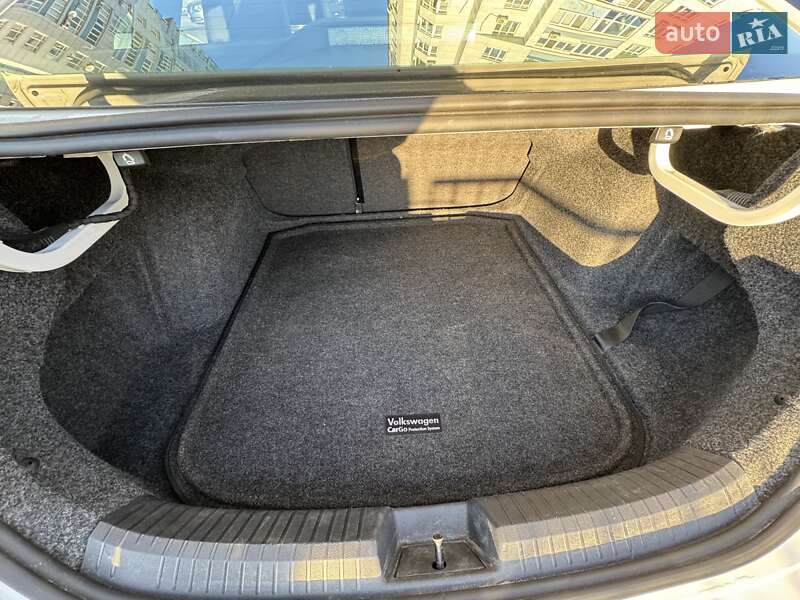 Седан Volkswagen Jetta 2019 в Києві