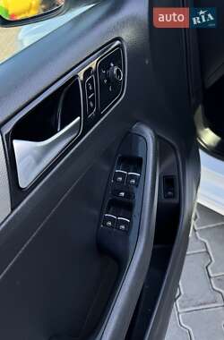 Седан Volkswagen Jetta 2015 в 