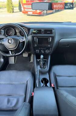 Седан Volkswagen Jetta 2015 в 