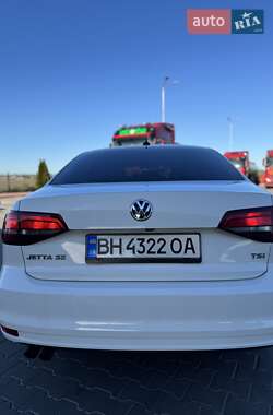 Седан Volkswagen Jetta 2015 в 