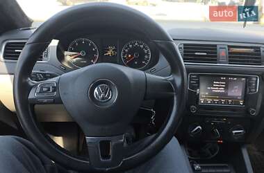 Седан Volkswagen Jetta 2011 в 