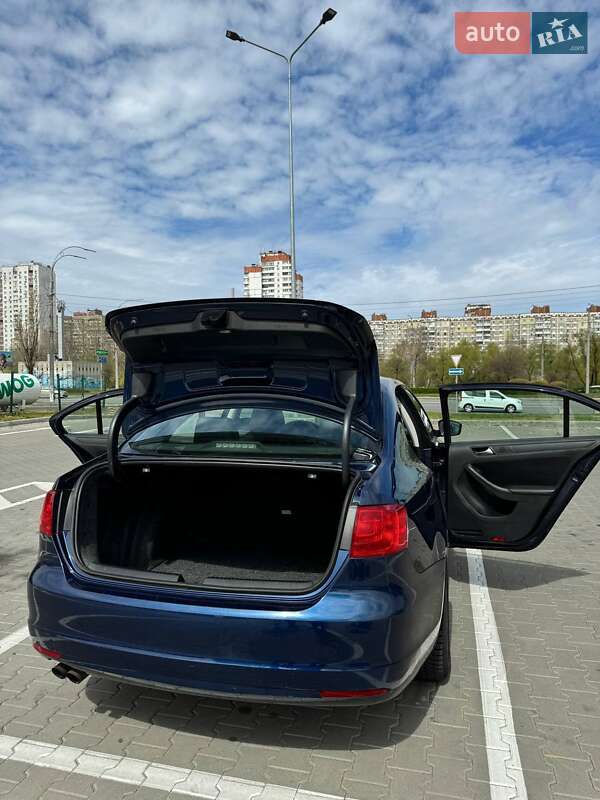 Седан Volkswagen Jetta 2014 в Киеве