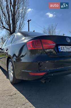 Седан Volkswagen Jetta 2011 в 