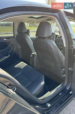 Седан Volkswagen Jetta 2011 в 