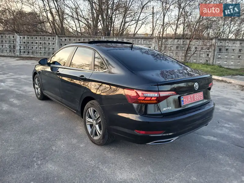 Седан Volkswagen Jetta 2019 в 
