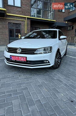 Седан Volkswagen Jetta 2015 в 