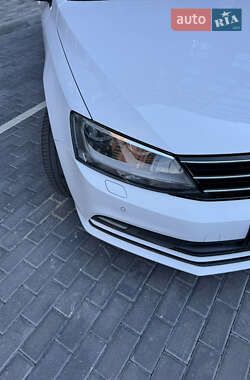 Седан Volkswagen Jetta 2015 в 