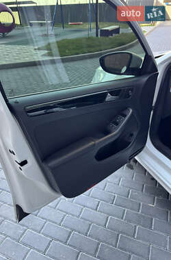 Седан Volkswagen Jetta 2015 в 