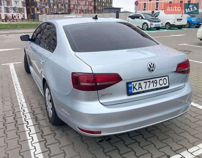 Седан Volkswagen Jetta 2016 в Киеве