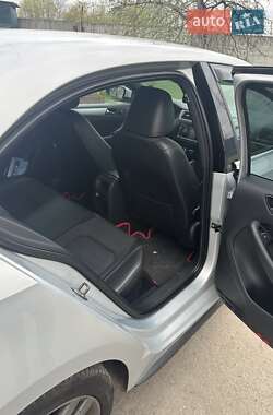 Седан Volkswagen Jetta 2013 в 