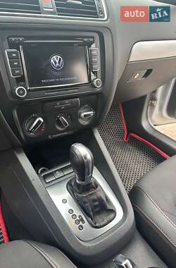 Седан Volkswagen Jetta 2013 в 