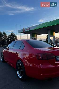 Седан Volkswagen Jetta 2012 в 