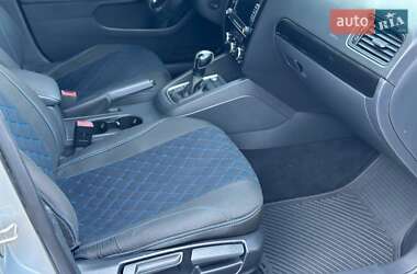 Седан Volkswagen Jetta 2015 в 