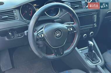 Седан Volkswagen Jetta 2015 в 