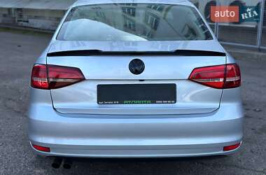 Седан Volkswagen Jetta 2015 в 