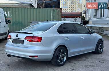Седан Volkswagen Jetta 2015 в 