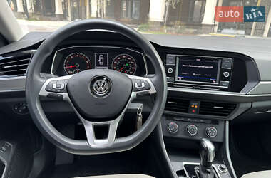 Седан Volkswagen Jetta 2019 в 