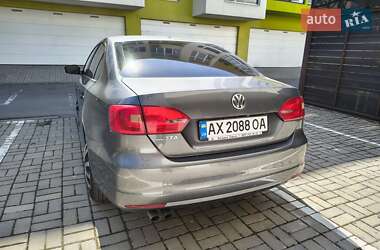 Седан Volkswagen Jetta 2014 в 