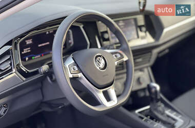 Седан Volkswagen Jetta 2018 в 
