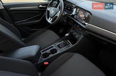 Седан Volkswagen Jetta 2018 в 