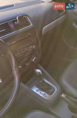 Седан Volkswagen Jetta 2013 в 