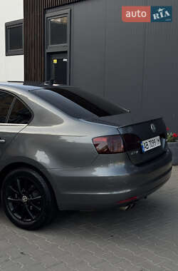 Седан Volkswagen Jetta 2013 в 