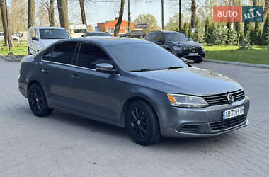 Седан Volkswagen Jetta 2013 в 